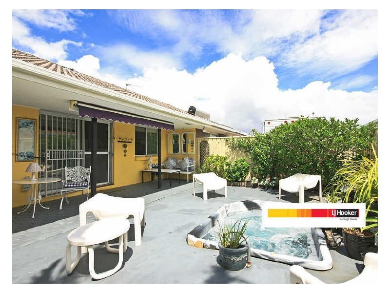 2/2 Flora Cl, Burleigh Waters QLD 4220