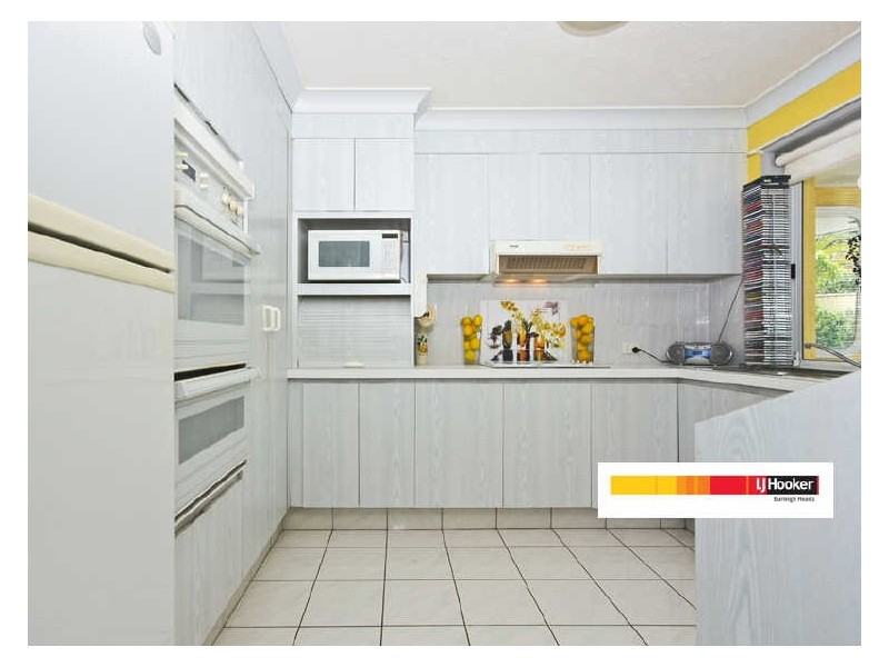 2/2 Flora Cl, Burleigh Waters QLD 4220