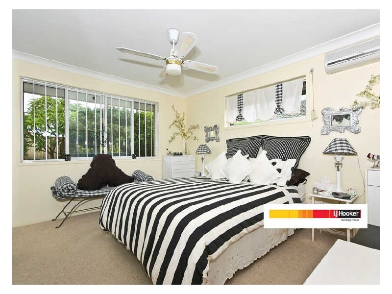 2/2 Flora Cl, Burleigh Waters QLD 4220