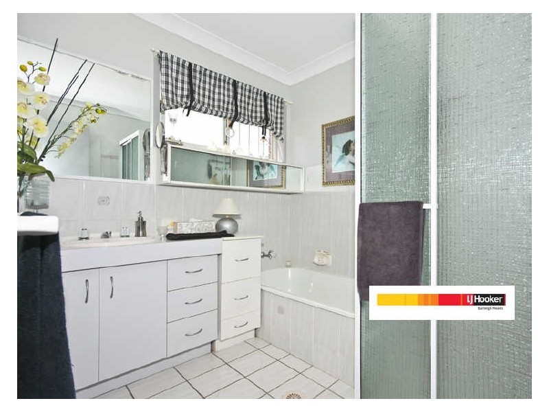 2/2 Flora Cl, Burleigh Waters QLD 4220