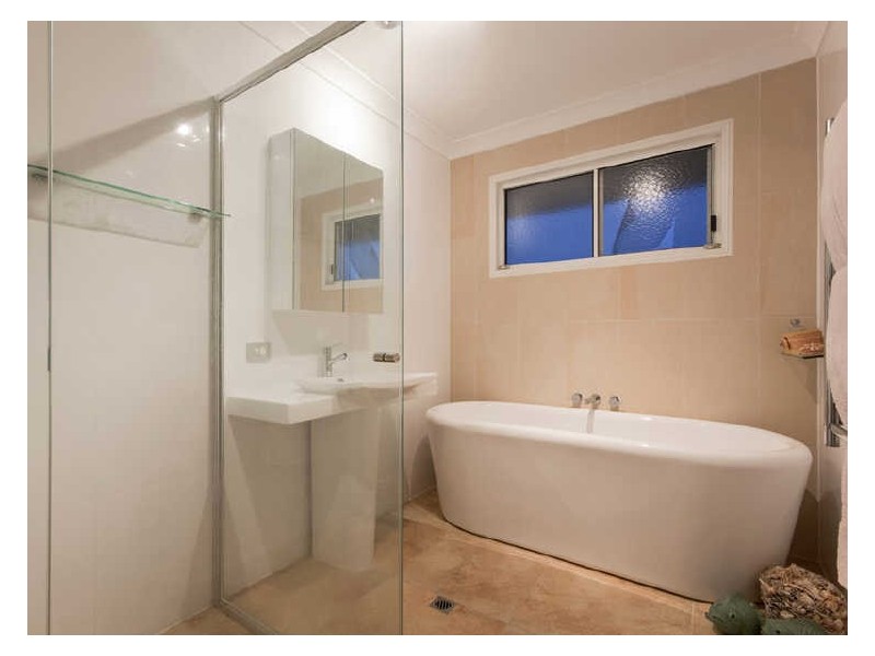 11 Styer Circuit, Burleigh Waters QLD 4220