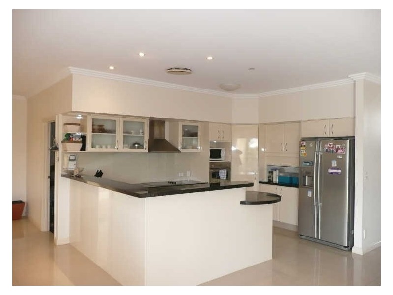 8 Cezaire Avene, Varsity Lakes QLD 4227