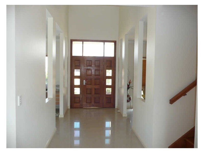 8 Cezaire Avene, Varsity Lakes QLD 4227