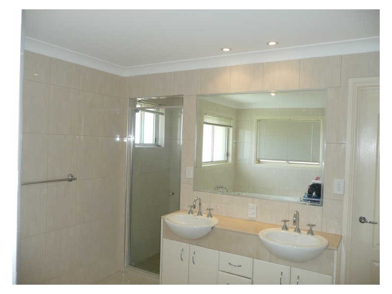 8 Cezaire Avene, Varsity Lakes QLD 4227