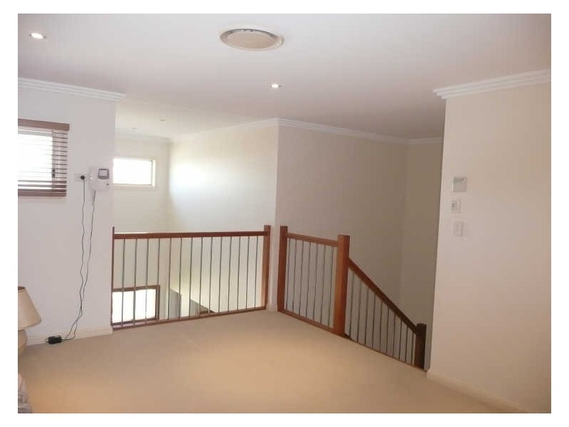 8 Cezaire Avene, Varsity Lakes QLD 4227