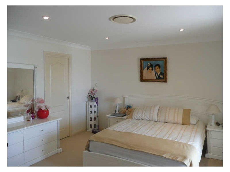 8 Cezaire Avene, Varsity Lakes QLD 4227
