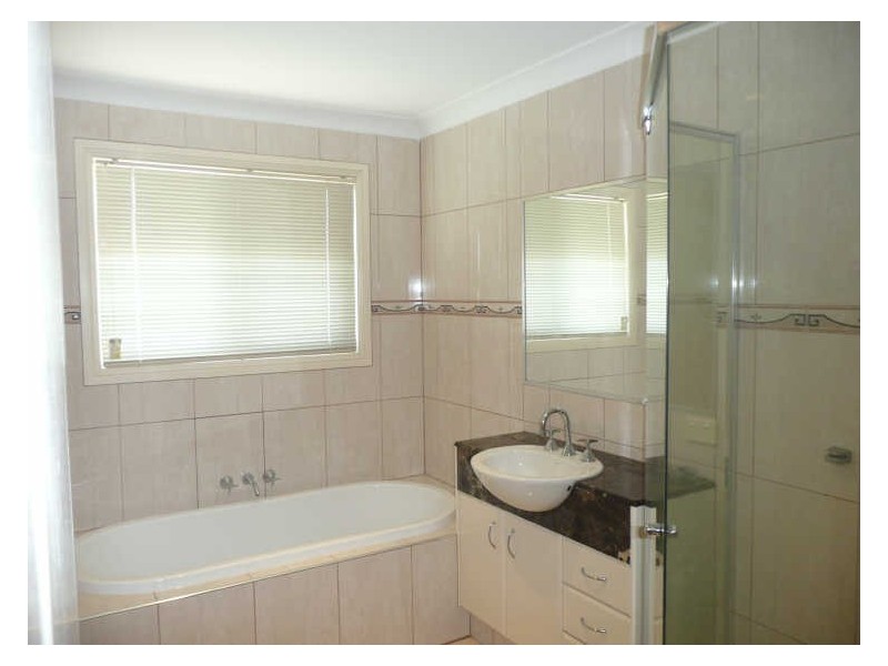 8 Cezaire Avene, Varsity Lakes QLD 4227