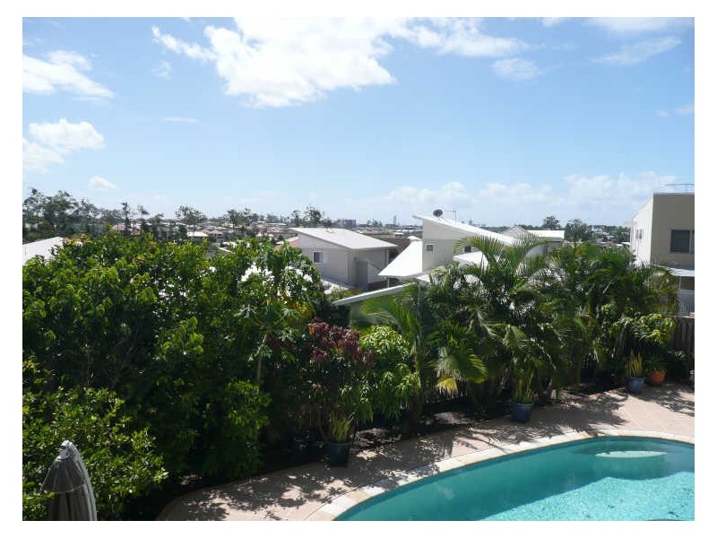8 Cezaire Avene, Varsity Lakes QLD 4227