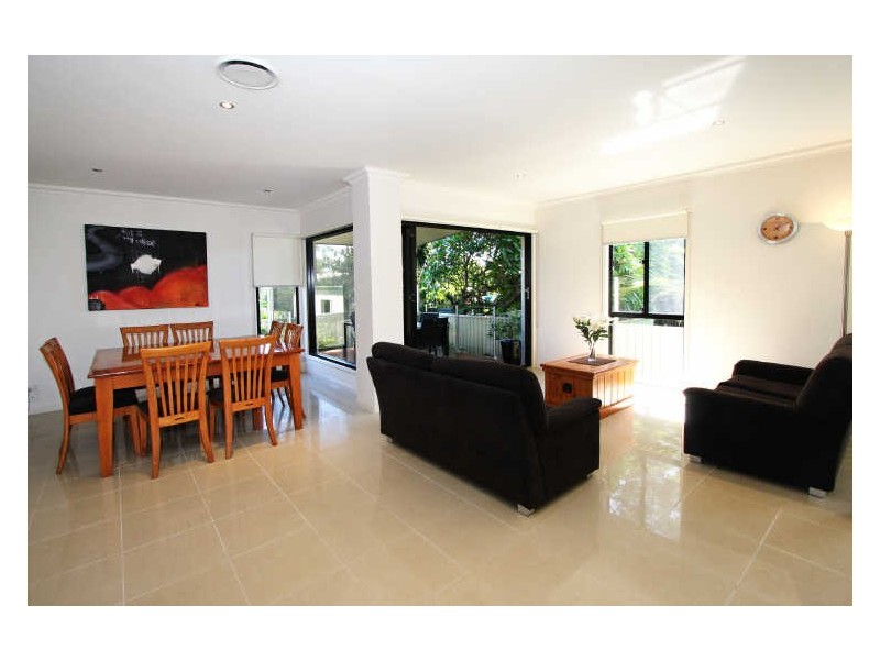2/12 Dolphin Avenue, Mermaid Beach QLD 4218