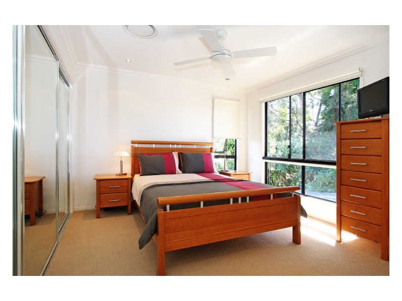 2/12 Dolphin Avenue, Mermaid Beach QLD 4218