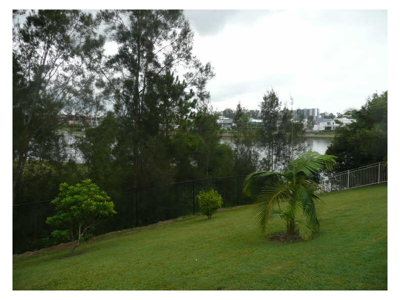 8/323 Christine Avenue, Varsity Lakes QLD 4227