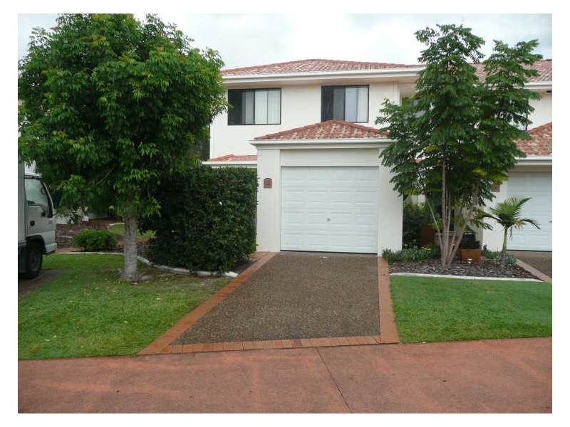 8/323 Christine Avenue, Varsity Lakes QLD 4227