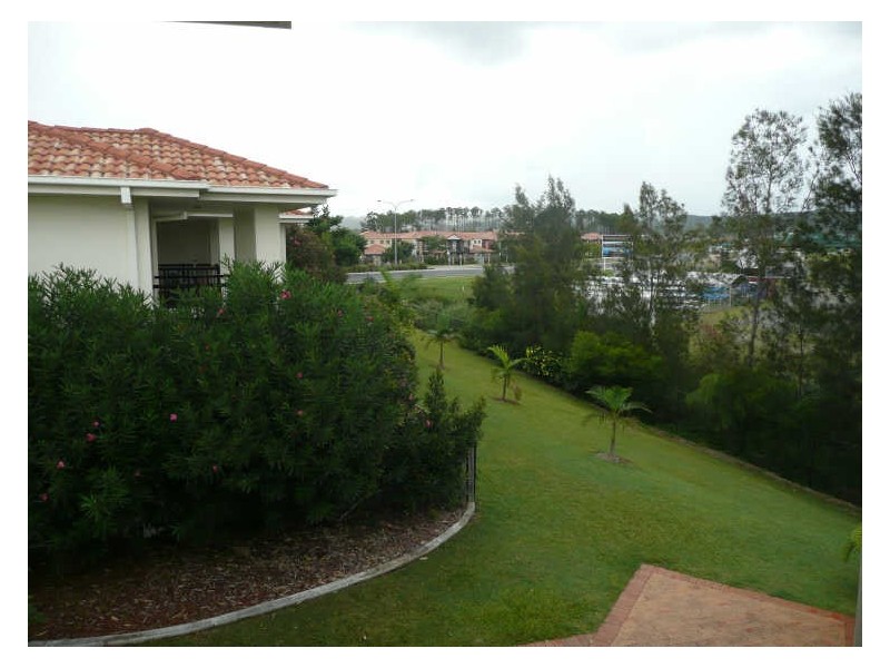 8/323 Christine Avenue, Varsity Lakes QLD 4227