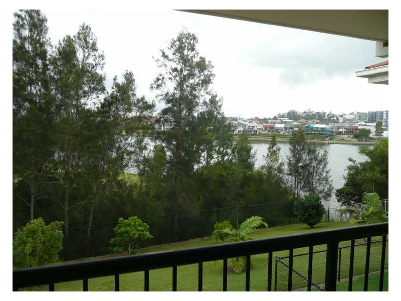8/323 Christine Avenue, Varsity Lakes QLD 4227