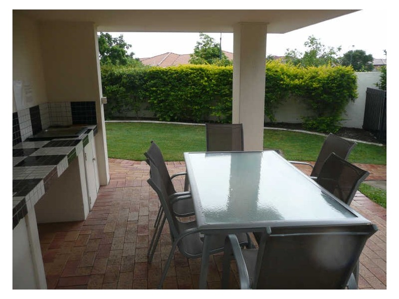 8/323 Christine Avenue, Varsity Lakes QLD 4227