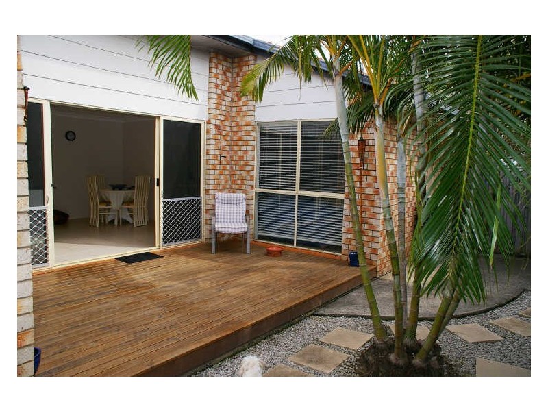 1/8 Gainsborough Dr, Varsity Lakes QLD 4227