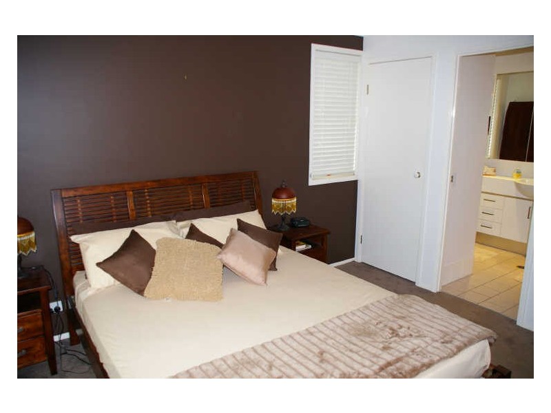 1/8 Gainsborough Dr, Varsity Lakes QLD 4227