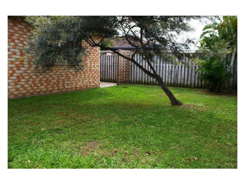 1/8 Gainsborough Dr, Varsity Lakes QLD 4227