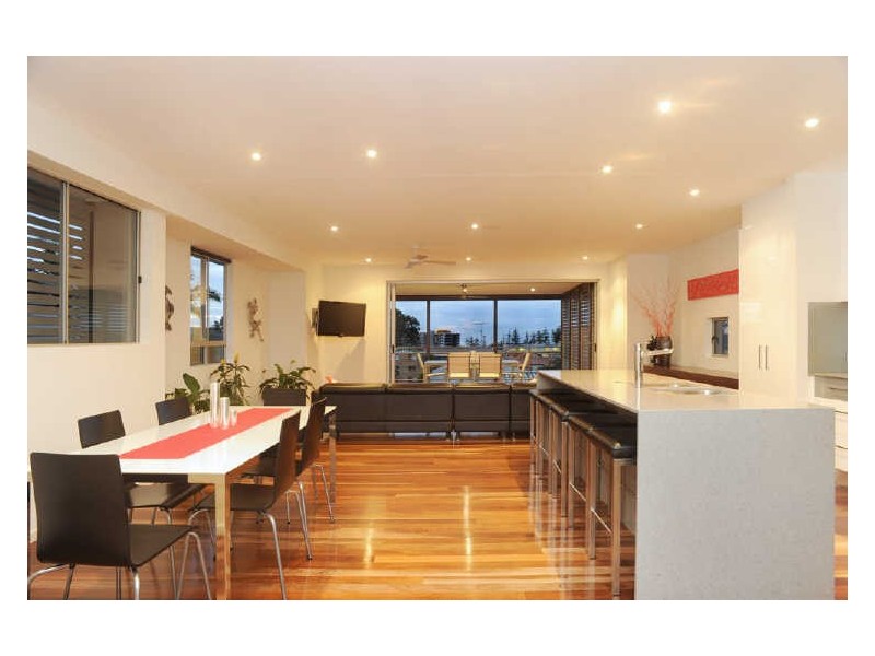 9 Hill Avenue, Burleigh Heads QLD 4220