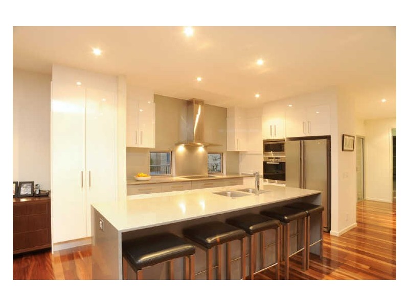 9 Hill Avenue, Burleigh Heads QLD 4220