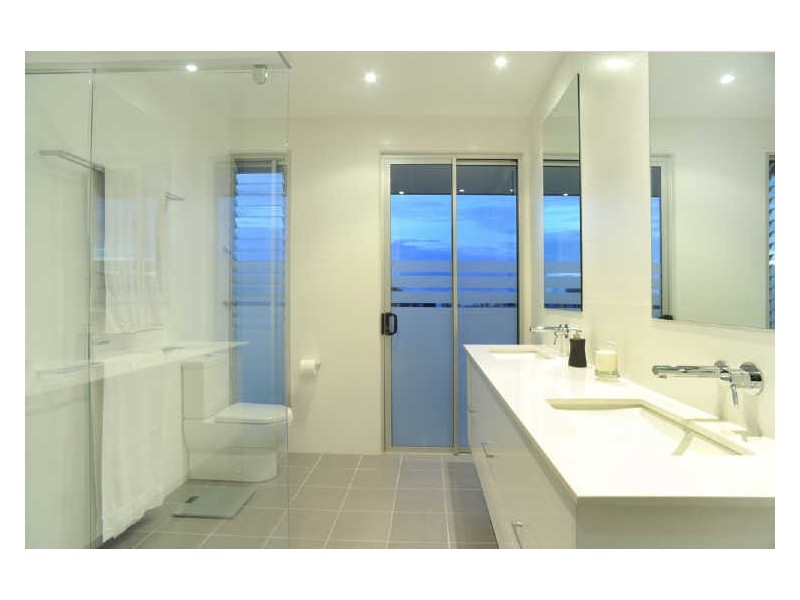 9 Hill Avenue, Burleigh Heads QLD 4220