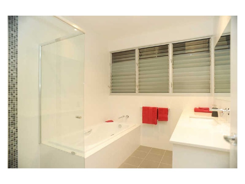 9 Hill Avenue, Burleigh Heads QLD 4220