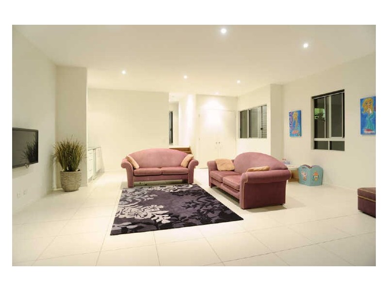 9 Hill Avenue, Burleigh Heads QLD 4220