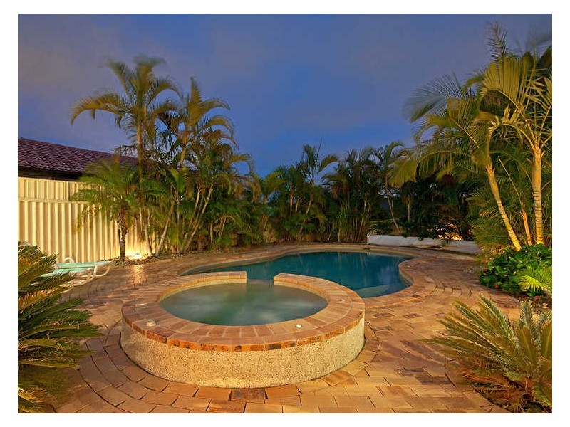 60 Honeyeater Drive, Burleigh Waters QLD 4220