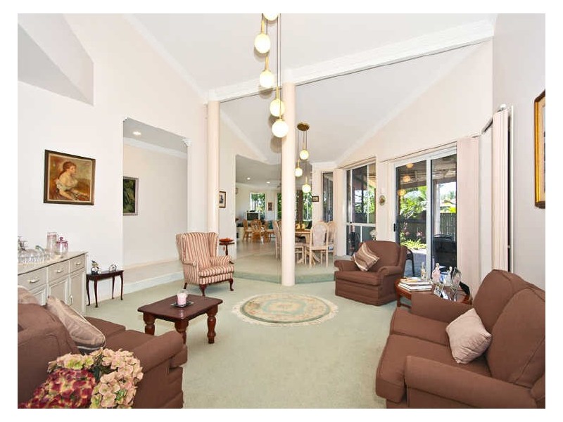 11 Raven Parade, Burleigh Waters QLD 4220