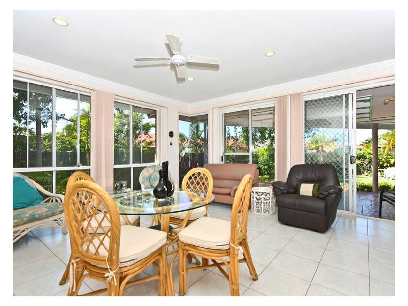 11 Raven Parade, Burleigh Waters QLD 4220