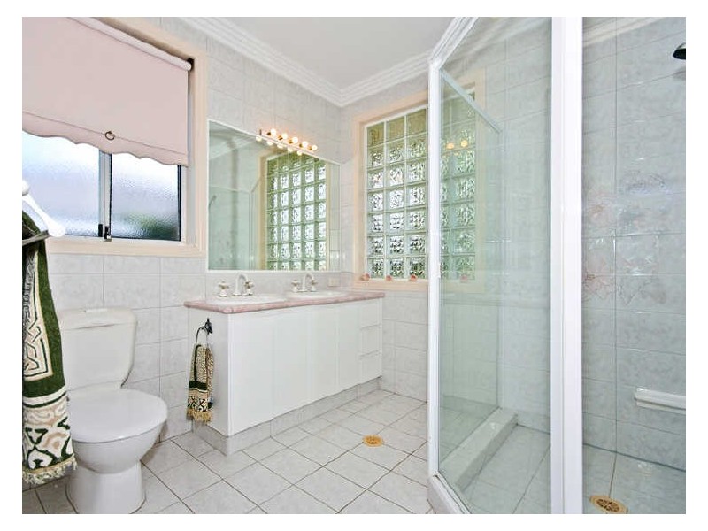 11 Raven Parade, Burleigh Waters QLD 4220