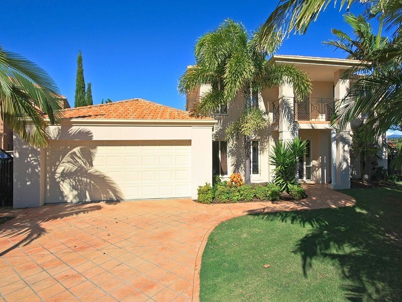 13 St Helens Court, Burleigh Waters QLD 4220