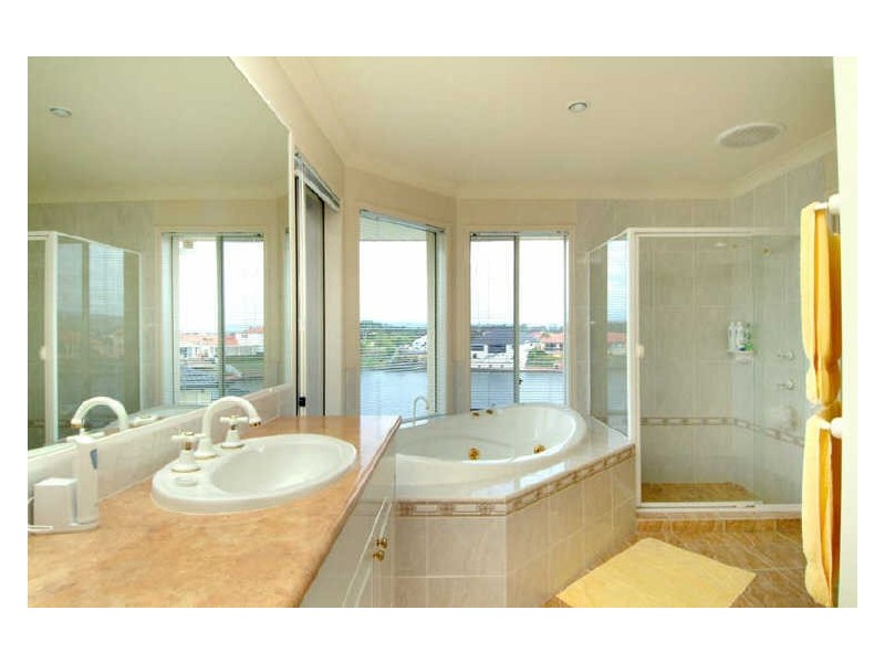 13 St Helens Court, Burleigh Waters QLD 4220