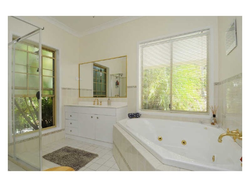 8 Wisteria Court, Tallebudgera Valley QLD 4228