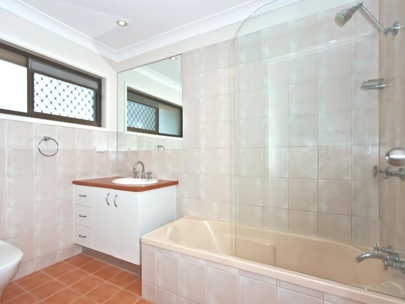 2/80 Christine Avenue, Burleigh Waters QLD 4220
