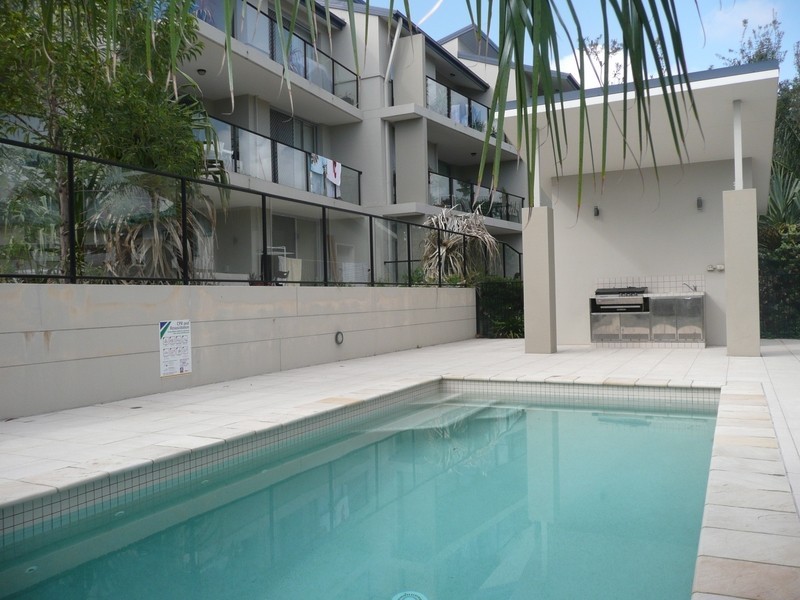 2/119 Sunshine Parade, Miami QLD 4220