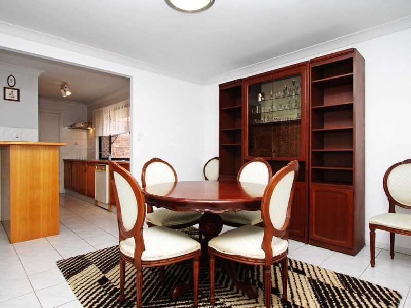 8 Oriole Court, Burleigh Waters QLD 4220