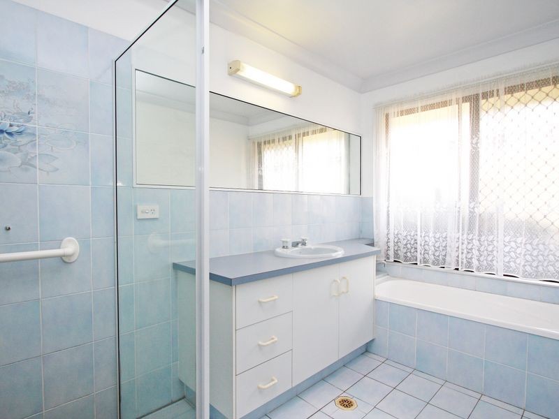 8 Oriole Court, Burleigh Waters QLD 4220