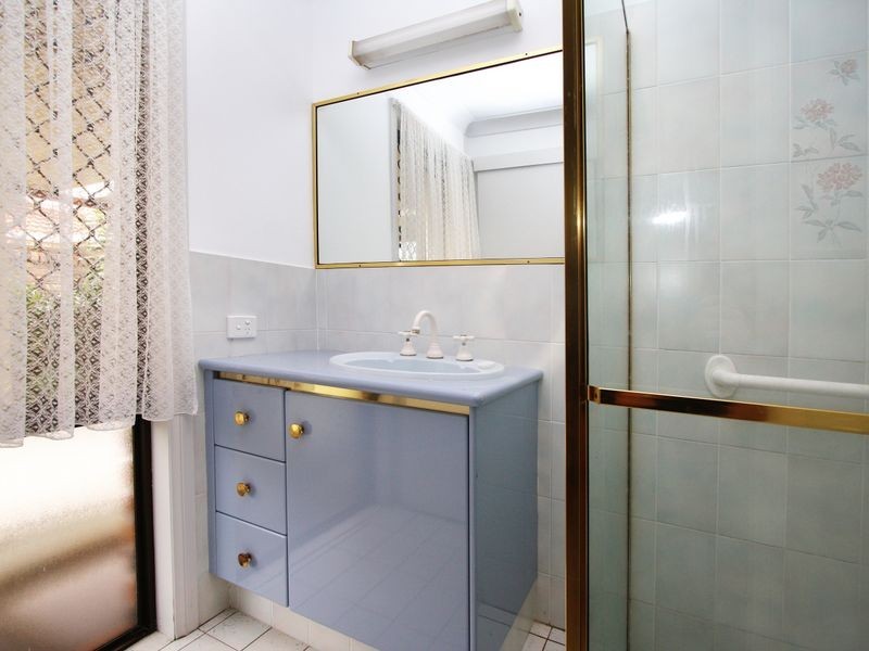 8 Oriole Court, Burleigh Waters QLD 4220