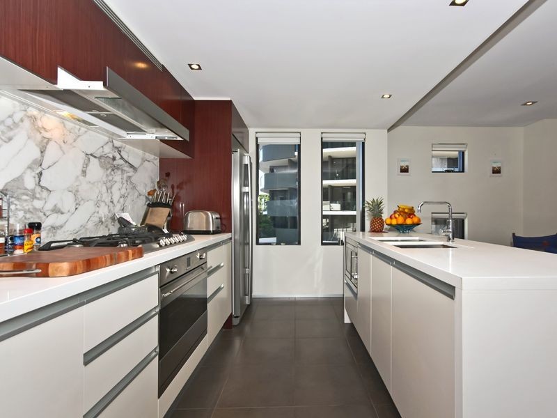 1025/2 The Esplanade, Burleigh Heads QLD 4220