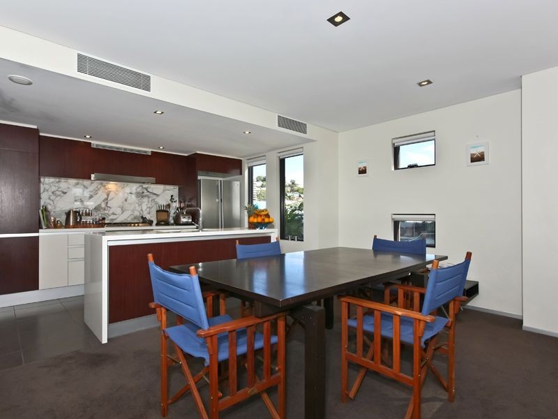 1025/2 The Esplanade, Burleigh Heads QLD 4220