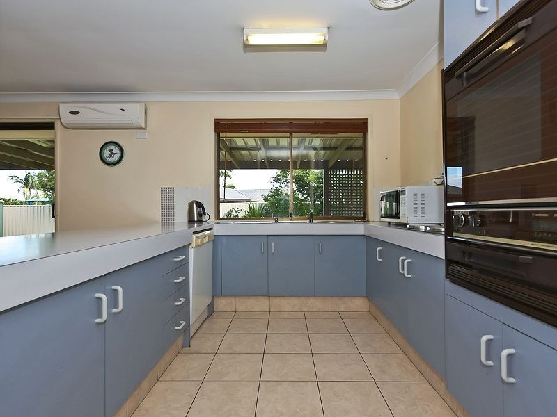 22 Honeywood Court, Burleigh Waters QLD 4220