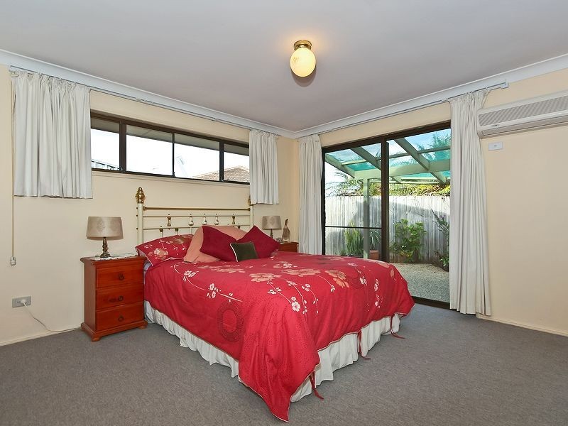 22 Honeywood Court, Burleigh Waters QLD 4220