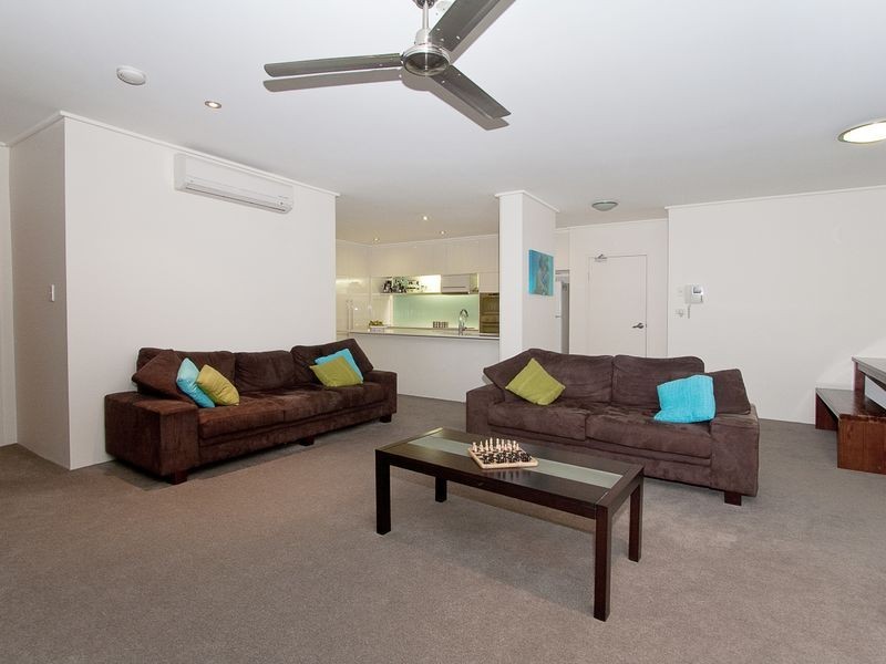 220/1 Toombul Avenue, Miami QLD 4220