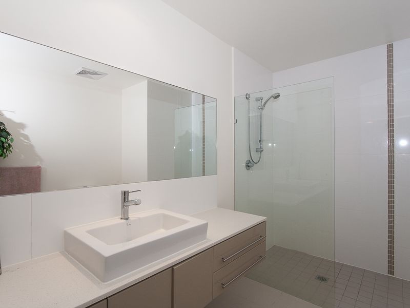 220/1 Toombul Avenue, Miami QLD 4220