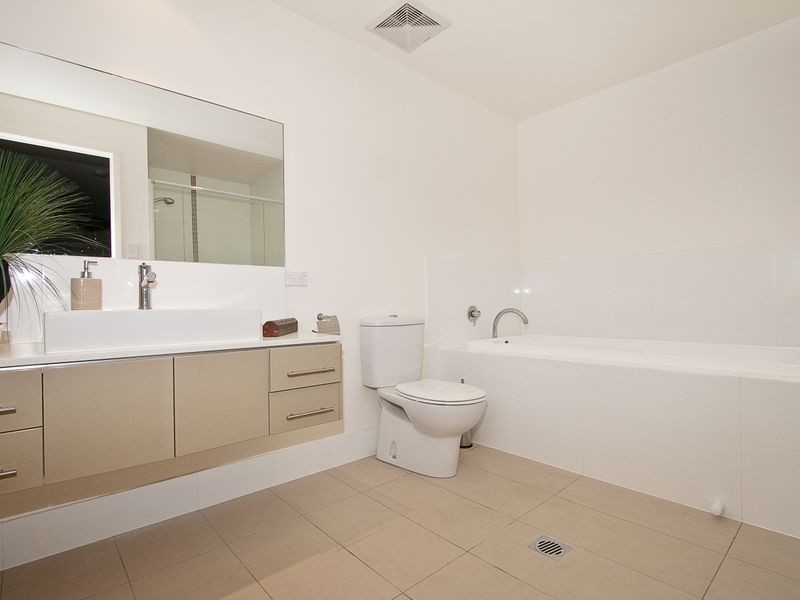 220/1 Toombul Avenue, Miami QLD 4220