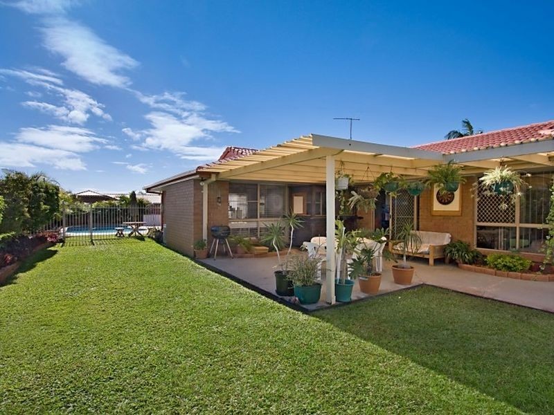 12 Silkyoak Court, Burleigh Waters QLD 4220