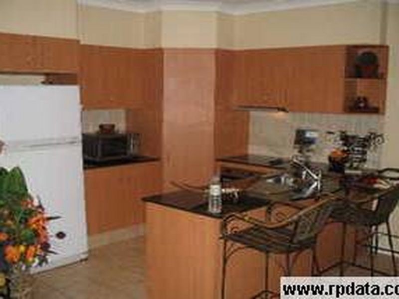 9/3 Camphor Wood Court, Robina QLD 4226