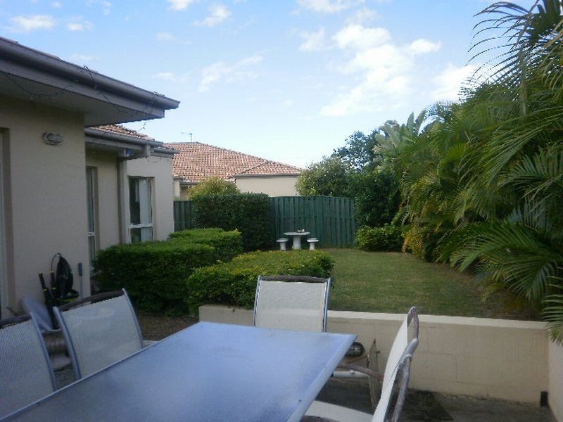 9/3 Camphor Wood Court, Robina QLD 4226