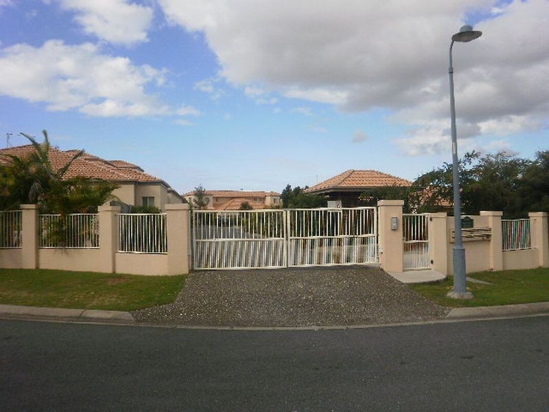 9/3 Camphor Wood Court, Robina QLD 4226